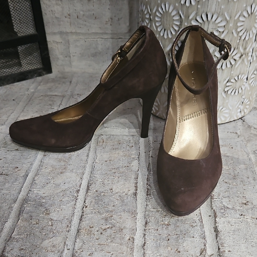 Elegant Tahari Brown Women's Heels